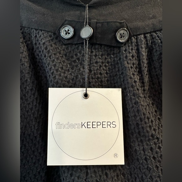 Amazing detail - high waist black shorts with scalloped edge - Picture 8 of 10